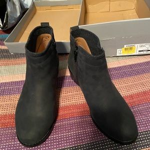 Vionic boots